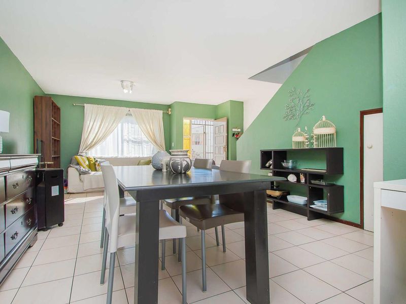 Modern Open Plan Living with a Mediterranean Flair! - Photo 4