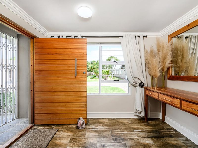 EXECUTIVE HOME FOR SALE IN BEVERLEY GROVE - Photo 9