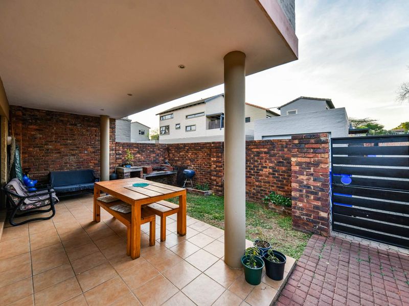 Modern 3-Bedroom Simplex in Secure Olympus Estate - Photo 3
