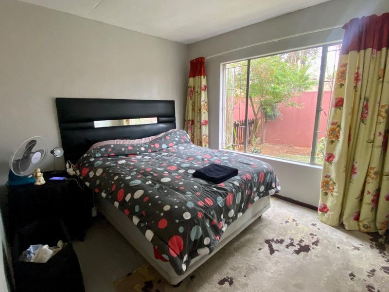 Ground Floor Living: 2-Bedroom Unit - Photo 8