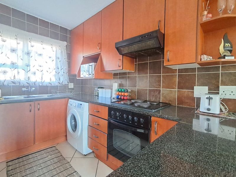 2 Bedroom Duplex Unit for Sale in General Alberts Park - Photo 2