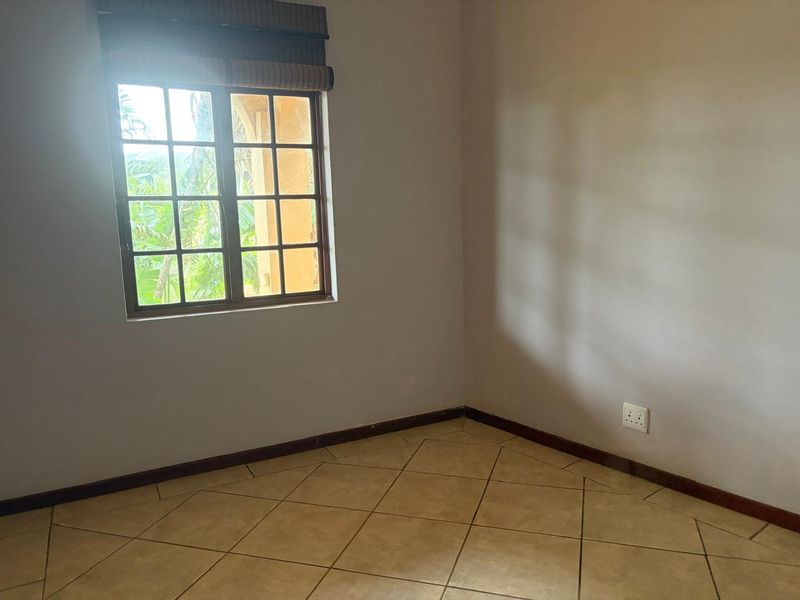 3 Bedroom house with separate flatlet for rent - Photo 4