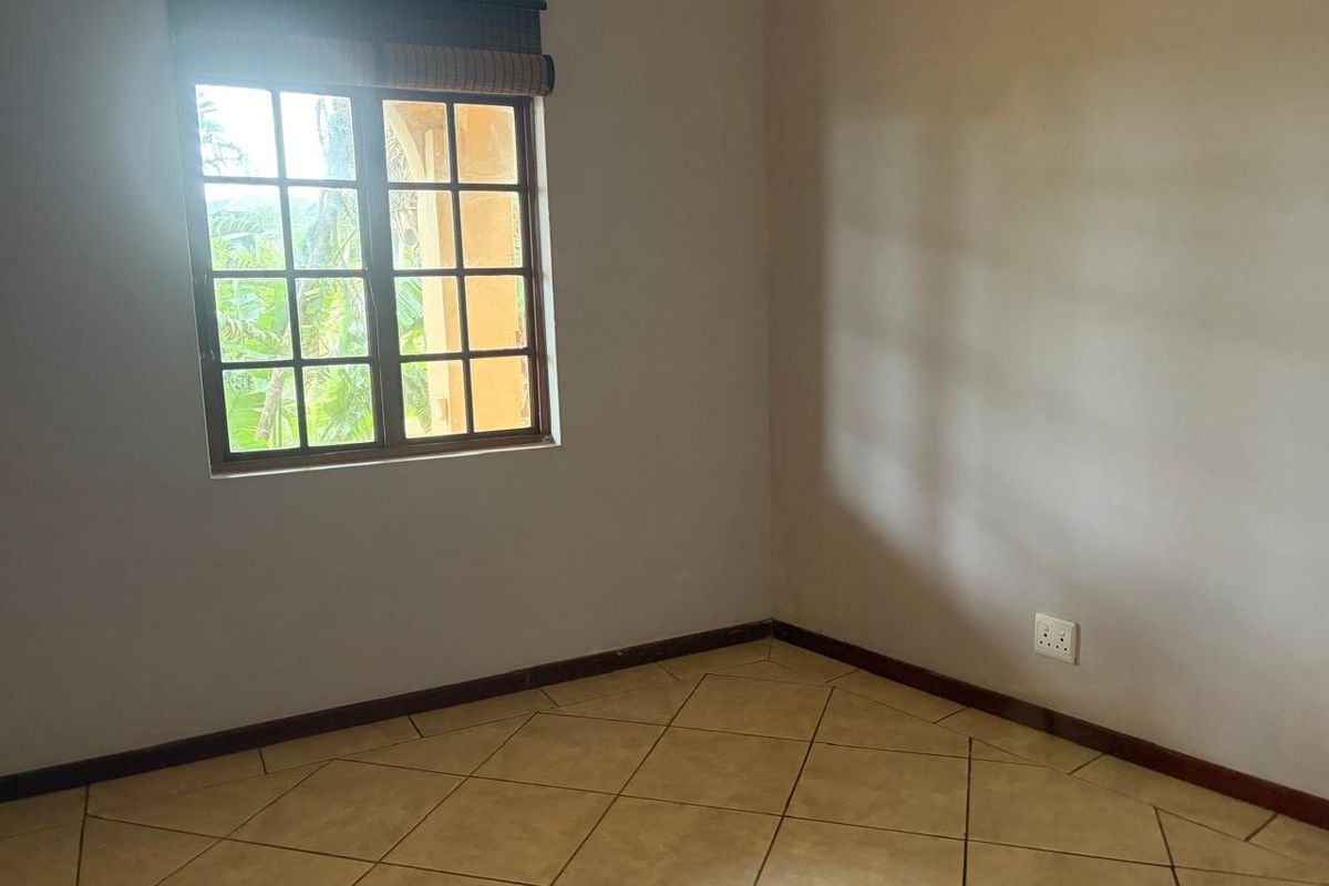 3 Bedroom house with separate flatlet for rent - Photo 4