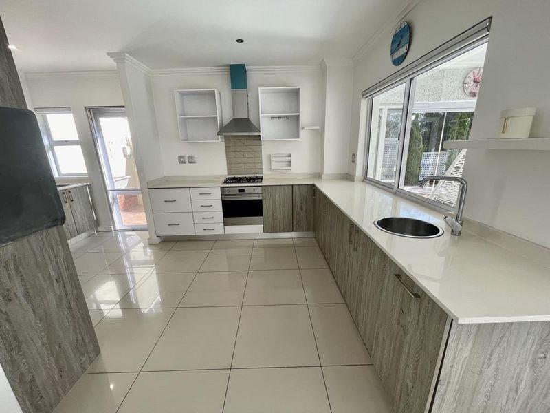 Hendra - Modern 3 Bedroom Duplex To Let in Kindlewood Estate - Photo 3