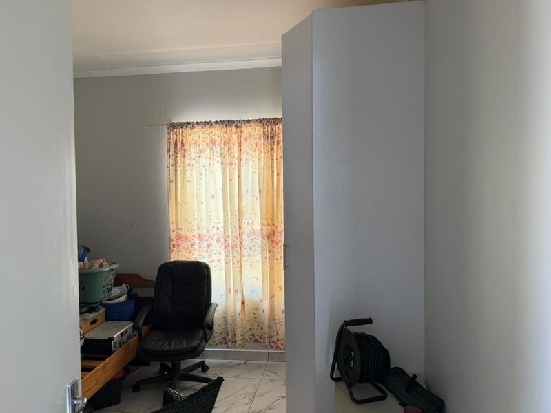 FOR SALE: 3 BEDROOM FREESTANDING TOWNHOUSE - OTJOMUISE EXTENSION 10 - Photo 6