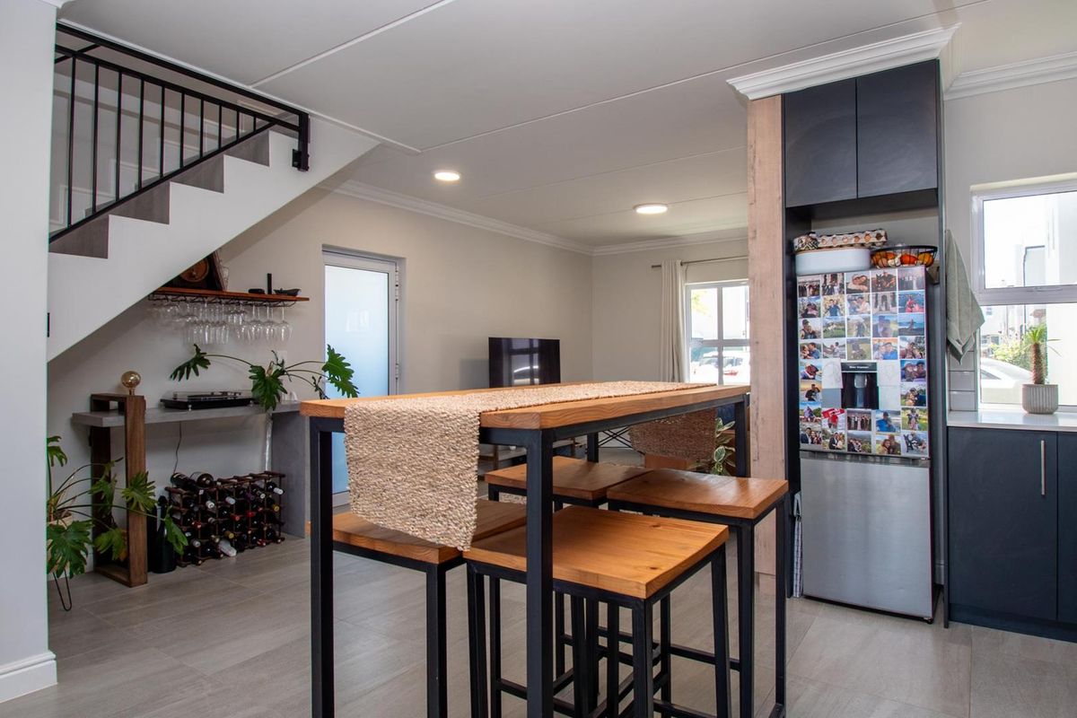 Modern 3-Bedroom Home in Secure Estate with Uninterrupted Mountain Views - Photo 3