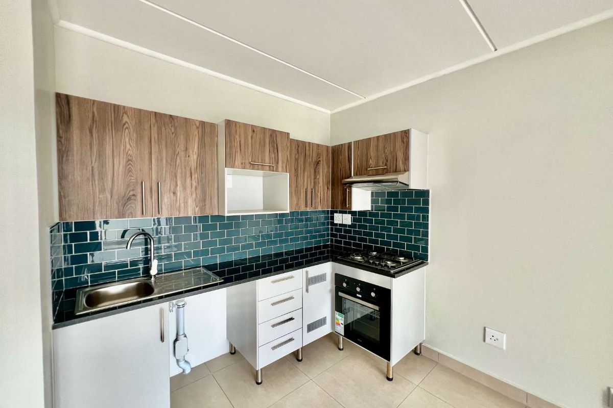 Elevate Your Lifestyle in a Brand New Sandton Studio! - Photo 2