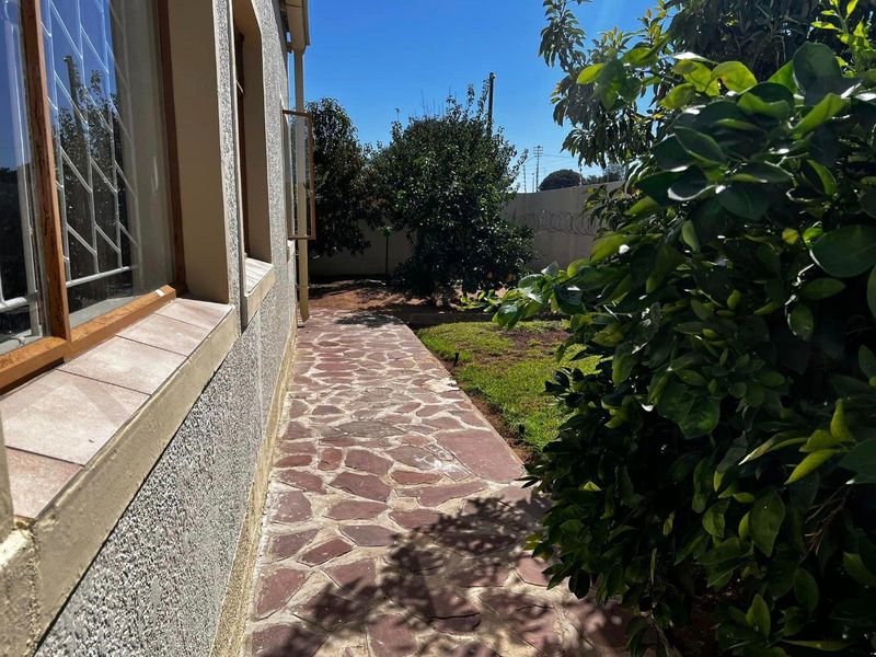 3 Bedroom House For Sale in Okahandja - Photo 2