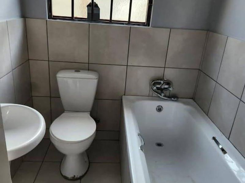 Charming 3-Bedroom House for Rent in Harare - Photo 6