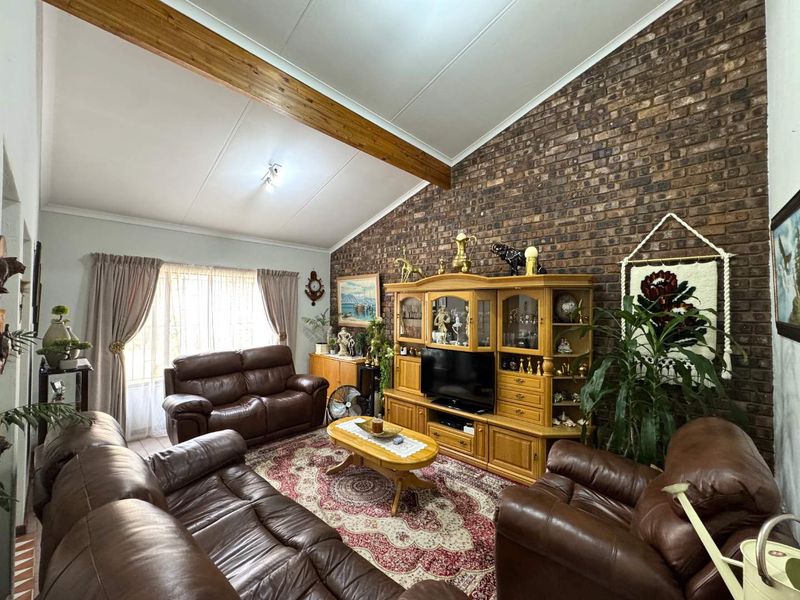 3 Bedroom HOUSE FOR SALE in ELARDUSPARK, Pretoria East - Photo 5