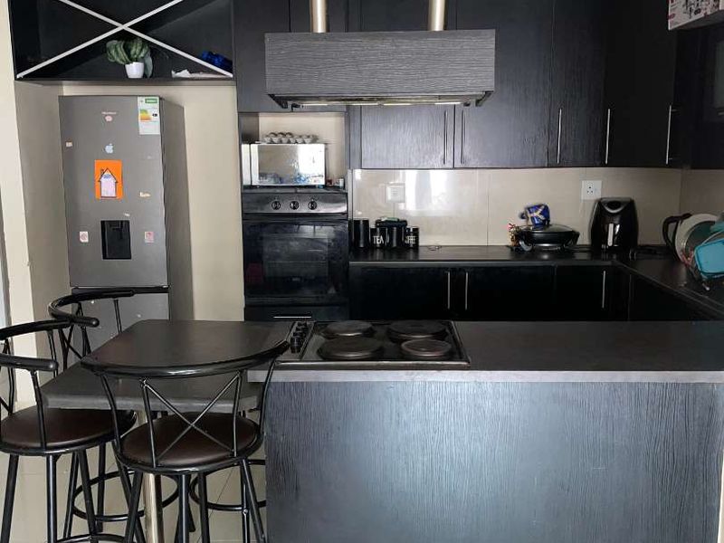 Don’t miss out on this one, search no further!!!! Super Spacious Townhouse Selling below Valuation - Photo 2