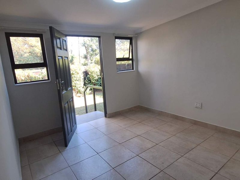 2 Bed Garden Flatlet including water - Crestview - Photo 8