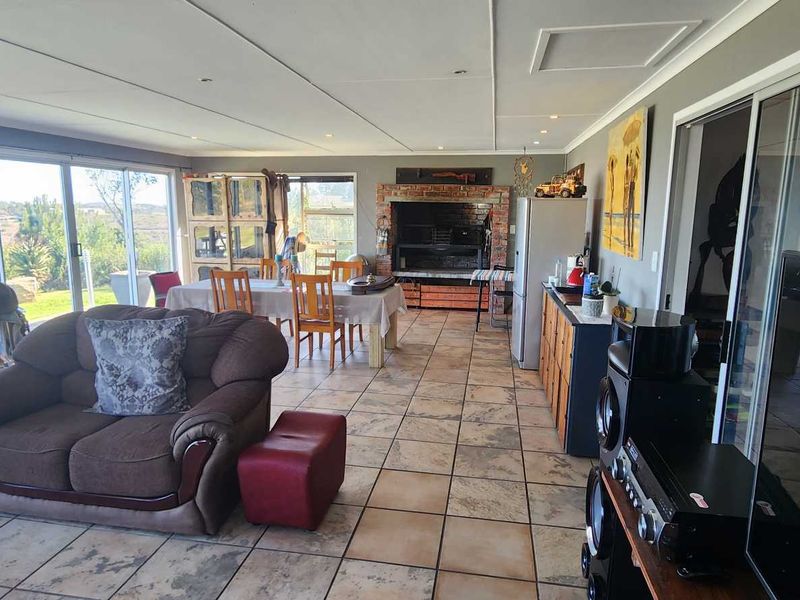 PEACEFUL COUNTRY STYLE LIVING WITH POOL SIDE PRIVACY - Photo 4