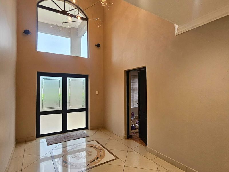 Spacious 5-bedroom home in Willow Acres Estate. - Photo 5