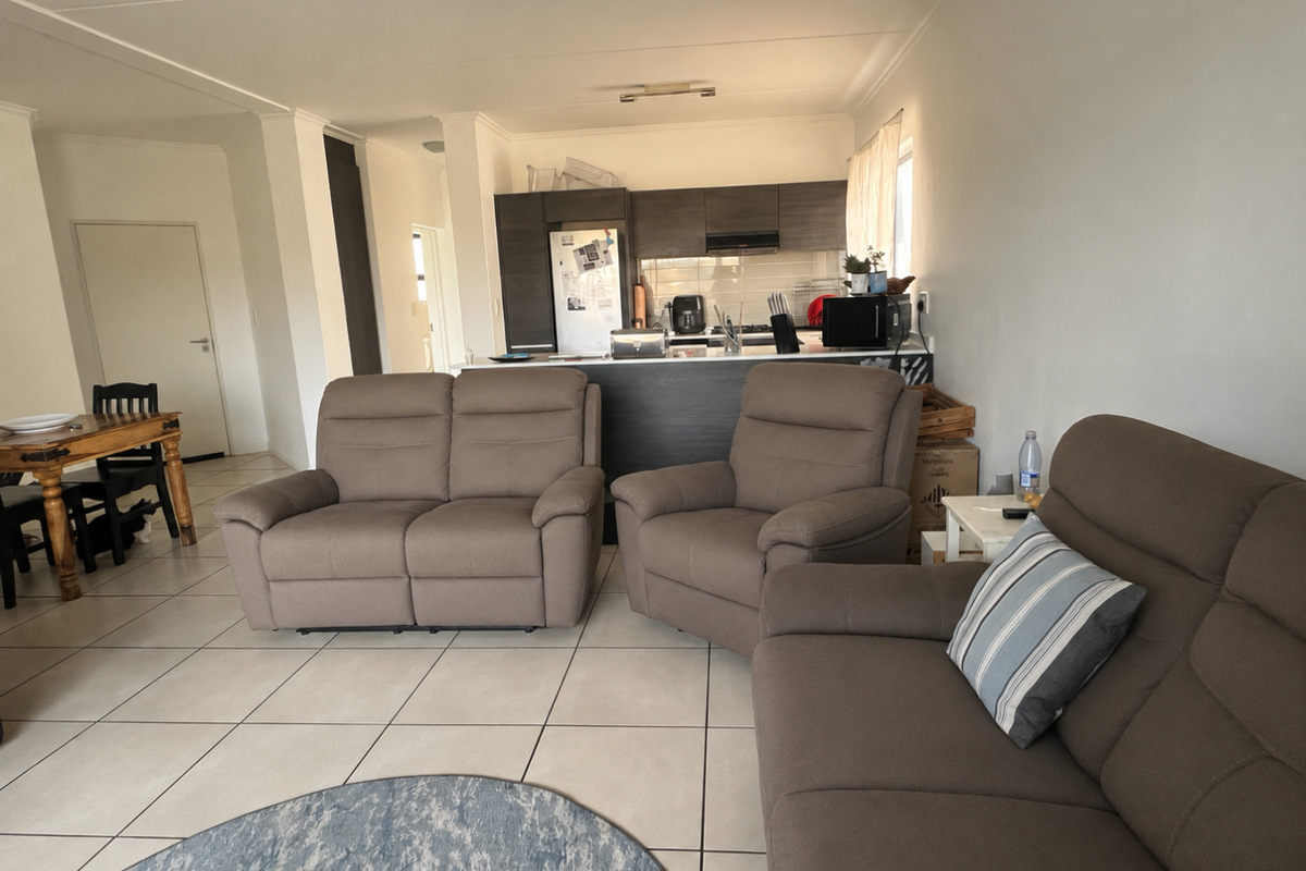 Modern 2 Bedroom, 2 Bathroom Apartment in Olivedale - Photo 3