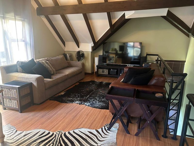 VERY NEAT PENTHOUSE OVERLOOKING THE GOLF COURSE - Photo 4