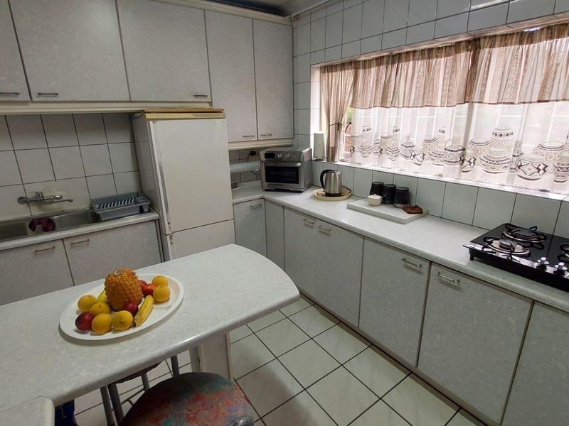 Charming Home with Separate Flatlet & Spacious Backyard - Photo 3