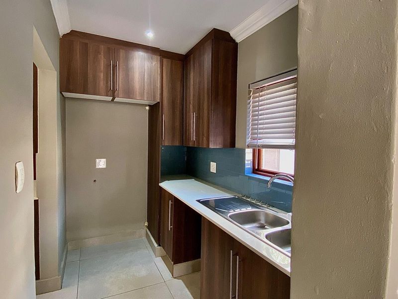 Flawless Townhouse - Photo 6