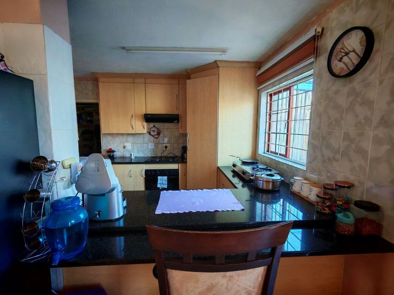 Townhouse For Sale - Photo 3