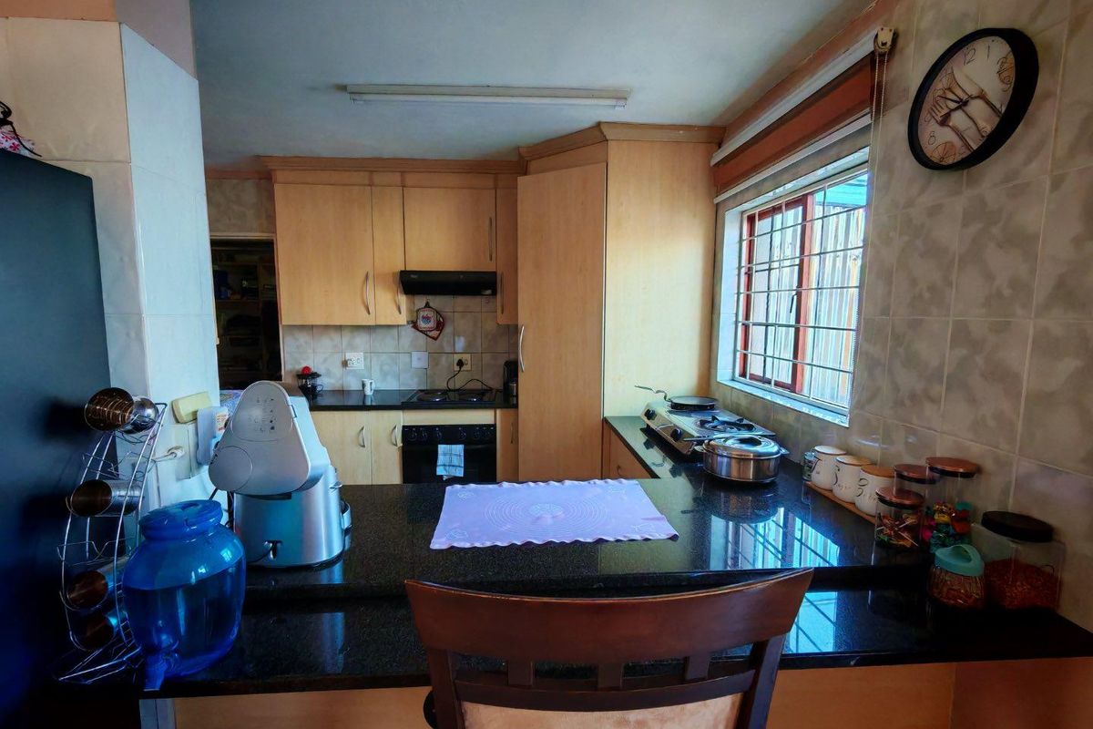 Townhouse For Sale - Photo 3