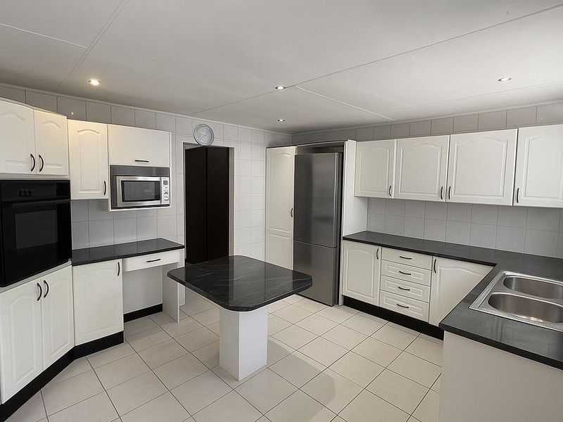 Safe Family Home - Photo 8