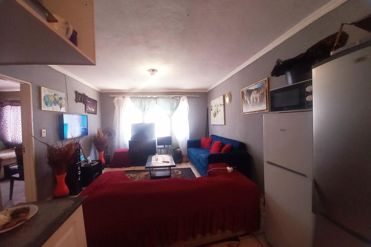 A 2 BEDROOM APARTMENT - Photo 2