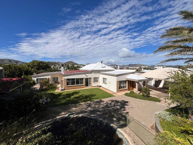 Lovely Family Home For Sale, ideal for the extended family - Photo 2