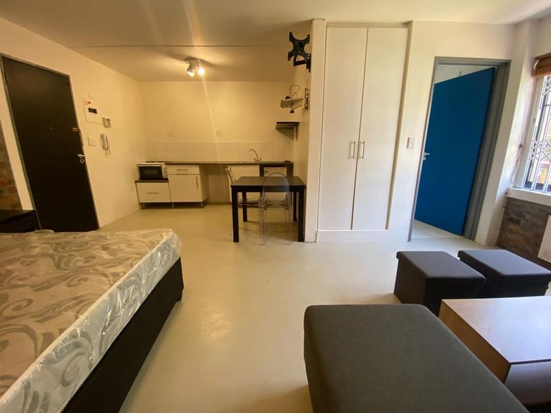 Modern studio apartment with secure parking - Photo 3