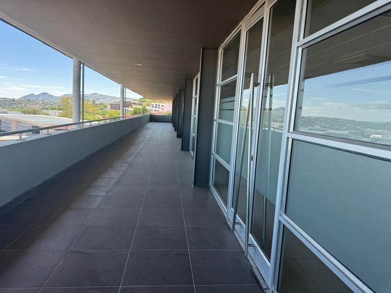 SKY OFFICE TO LET - Photo 3