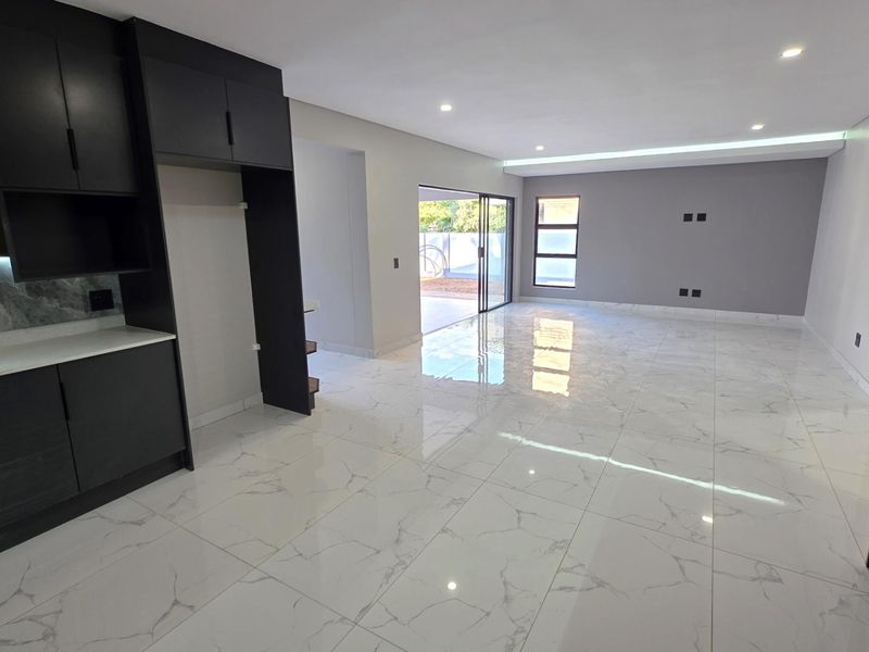 Pristine 4 Bedroom Family Home in Melodie Hartbeespoort - Photo 6