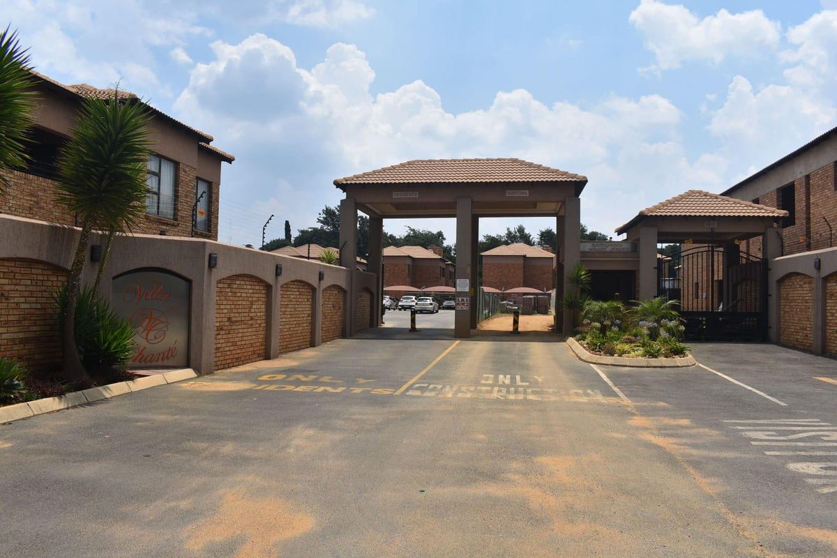 Popular complex - ground floor unit - Photo 2