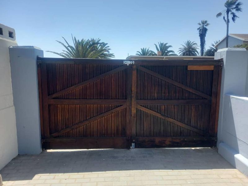 Renovation/Fixer-upper Opportunity  - well located - Prime Vineta - Photo 5