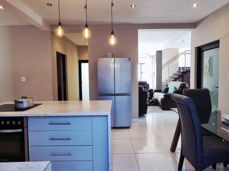 Cimbebasia 3 bedroom house with flat - Photo 2