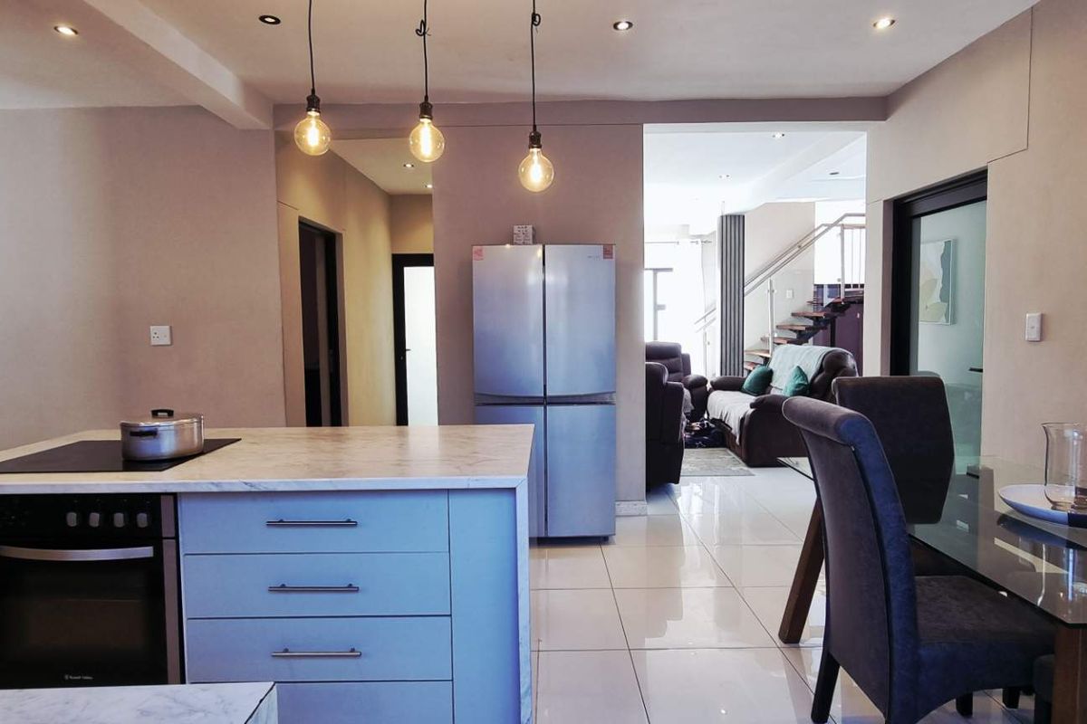 Cimbebasia 3 bedroom house with flat - Photo 2