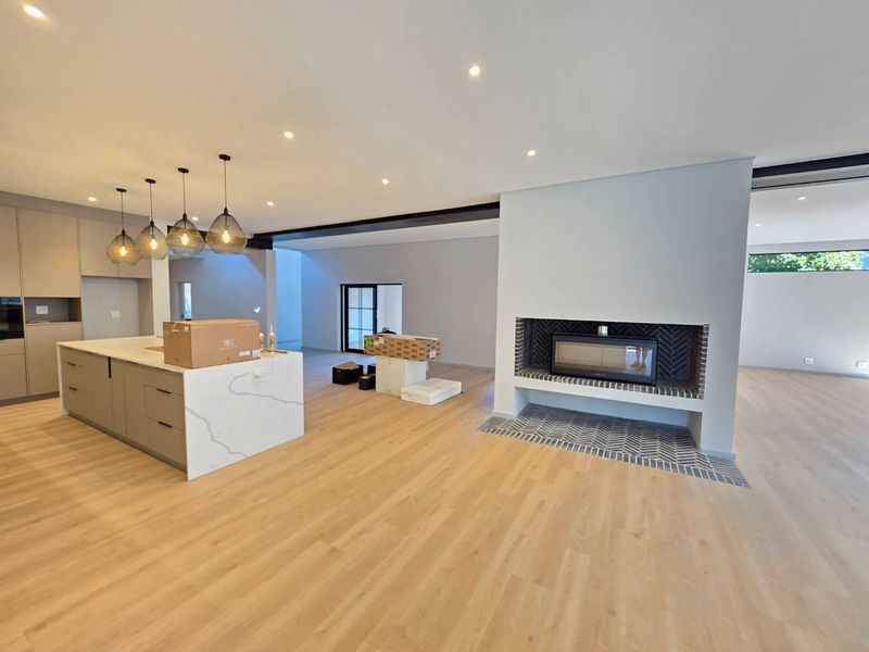 Exceptional 6-Bedroom Family Home in Sought-After Die Boord, Stellenbosch - Photo 4