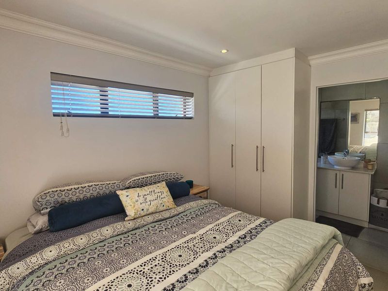 Spacious 2-bedroom haven: Perfect for retirees & holidaymakers - Photo 10