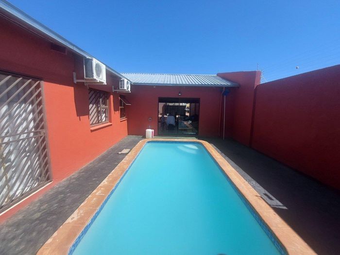 Property #2483604, House For Sale in Cimbebasia