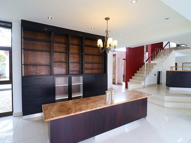 Dune View 4-Bedroom Luxury Home with 2 Flats for Sale, Swakopmund Kramersdorf - Photo 2