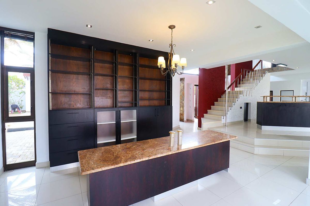 Dune View 4-Bedroom Luxury Home with 2 Flats for Sale, Swakopmund Kramersdorf - Photo 2