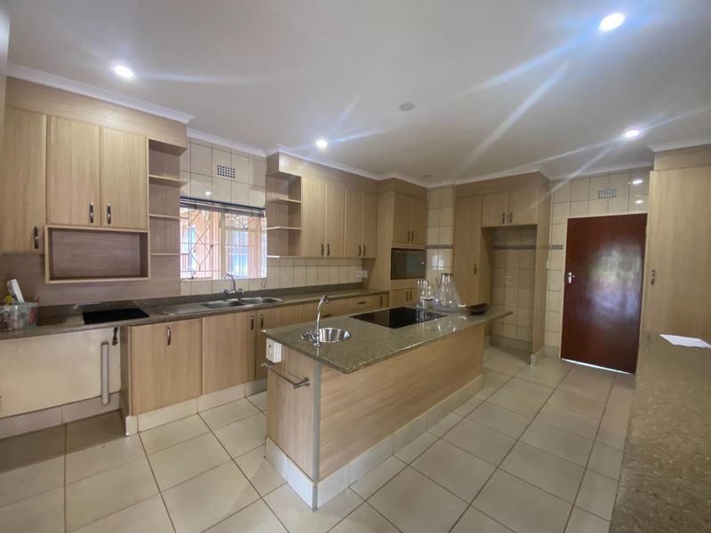 Spacious Family Home for Sale - Photo 7