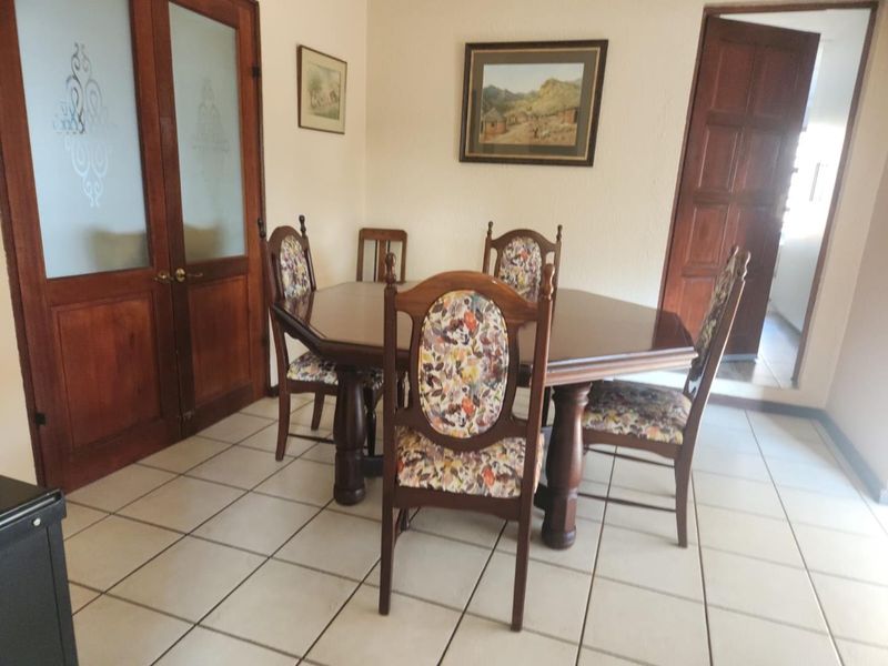 Exceptional Family Home in Enclosed Area with a two Bedroom Flat - Photo 9