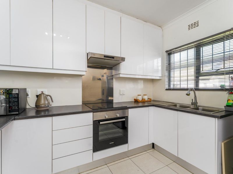 Light-Filled Living in a Secure Muizenberg Estate - Photo 9