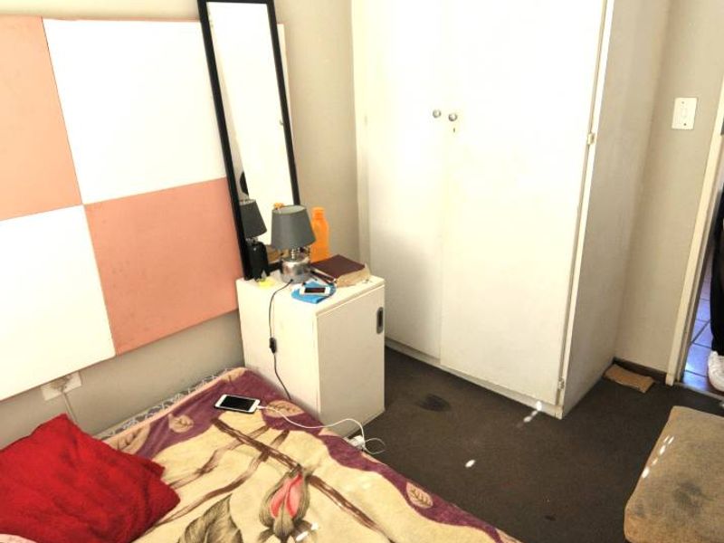 Modern 2-Bedroom, 2-Bathroom Apartment to rent in Erasmuskloof - Photo 10