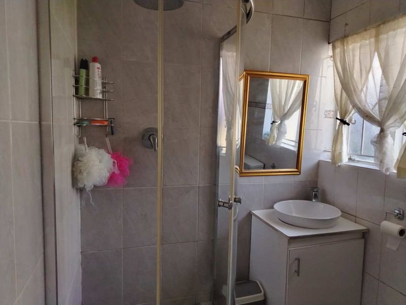 Charming 3-Bed Cluster in Serene Ormonde Gardens! - Photo 10