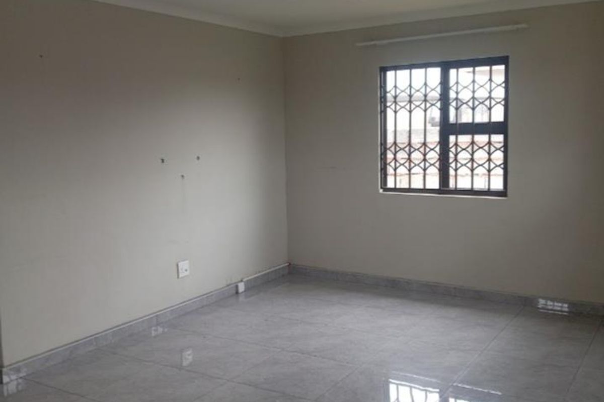 24/7 Monitored Security with Biometric Access | Executive 3-Bedroom Residence in Dawn City, Dawn Park Step into secure contemporary living - Photo 5