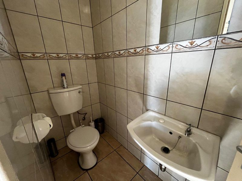 Perfect showroom space for sale - Photo 4