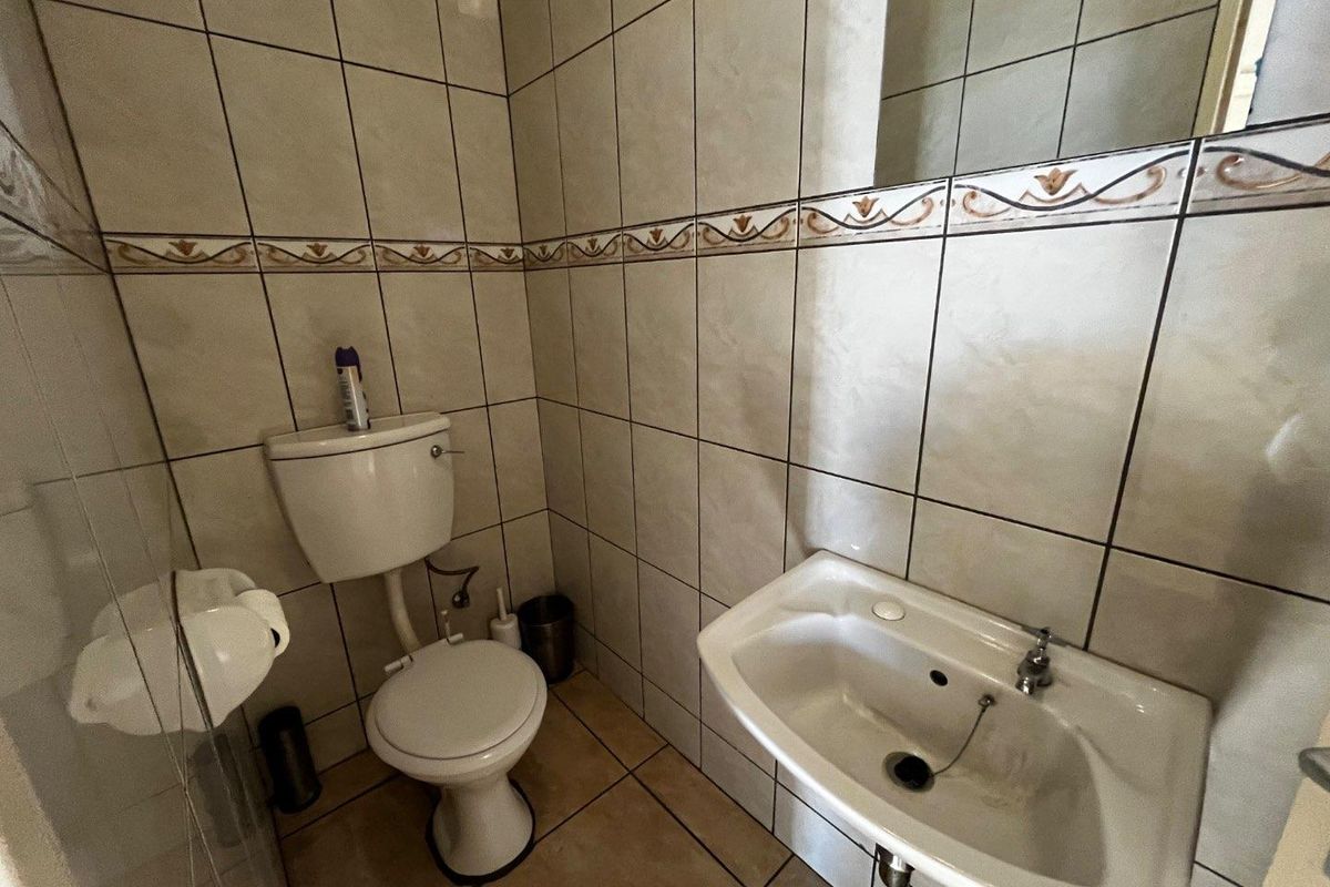 Perfect showroom space for sale - Photo 4