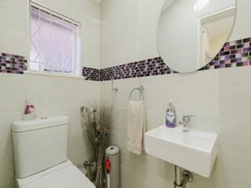 3 Bedroom Duplex Townhouse in Brackenhurst - Photo 5