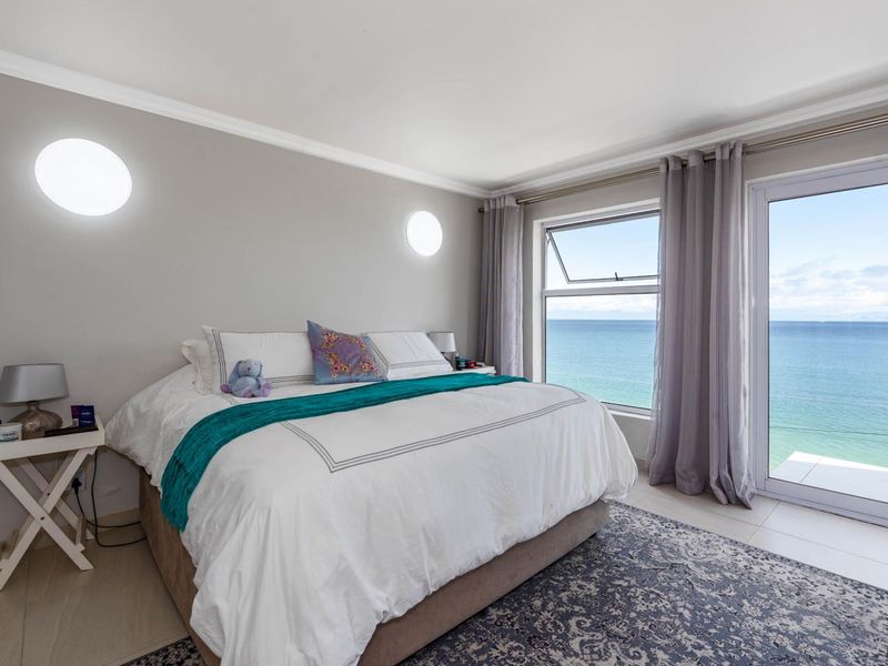 5 Bedrooms  2,5 bathrooms 1 garage, 20m to beach Sea Views - Photo 9