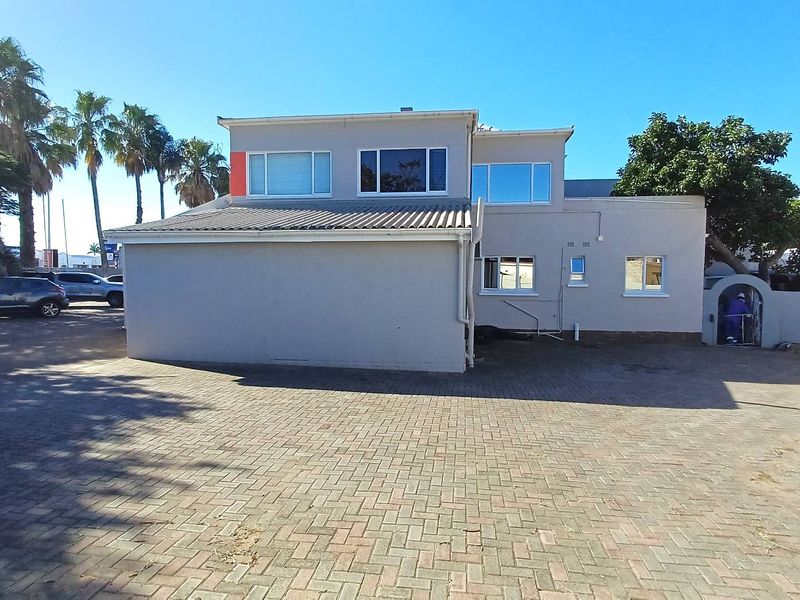 Corner commercial property perfectly located on Devereaux Avenue - Photo 7